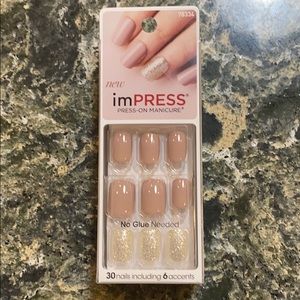 Impress Press On Manicure